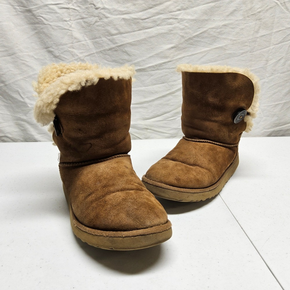 UGG Bailey Button Boots Women 9 Chestnut Brown Suede Shearling S/N 5803